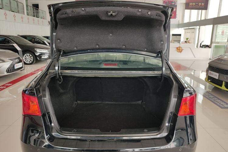 Used Roewe 350 2013 350S 1.5L Automatic Xunda Edition Trunk