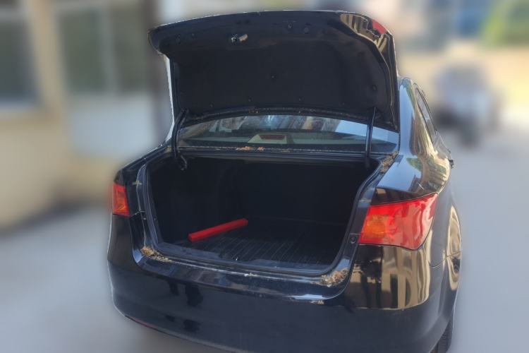 Used Roewe 350 2013 350S 1.5L Automatic Xunda Edition Trunk