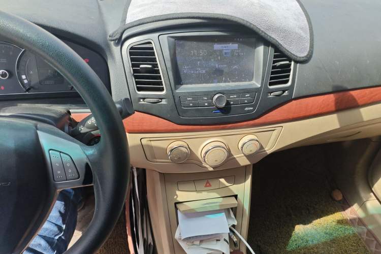 Used Roewe 350 2013 350C 1.5L Manual Swift Edition Audio And AC Panel