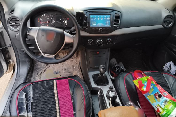 Used Roewe 350 2013 350S 1.5L Manual Xunchi Edition Center Console