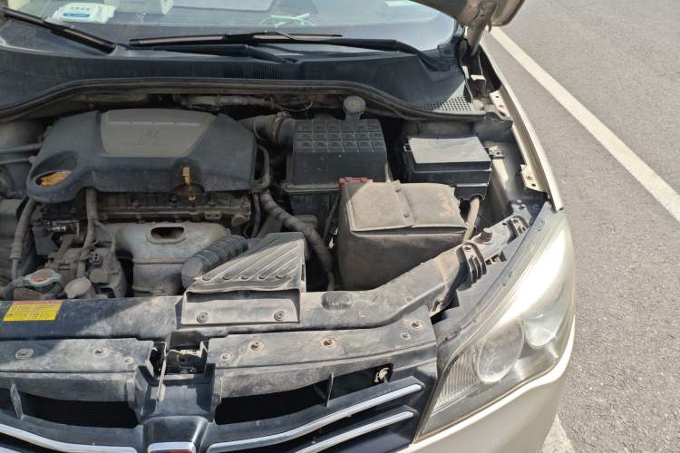 Used Roewe 350 2013 350C 1.5L Manual Swift Edition Engine Bay Left