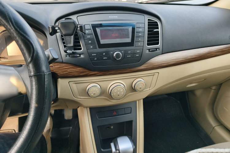 Used Roewe 350 2013 350S 1.5L Automatic Xunda Edition Audio And AC Panel