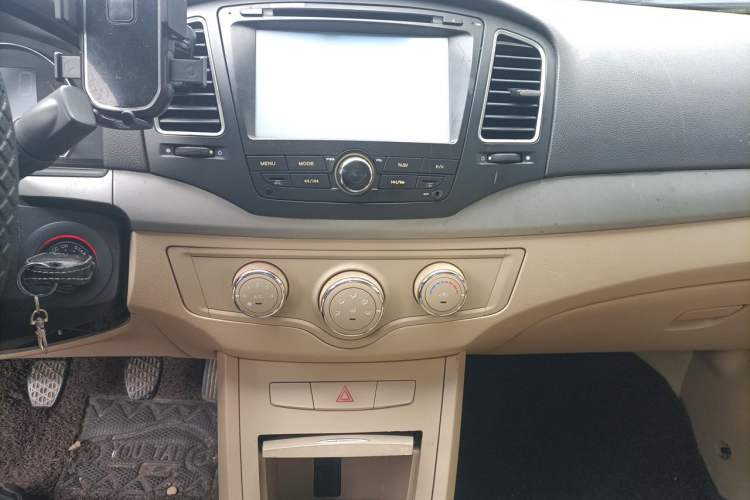 Used Roewe 350 2013 350S 1.5L Manual Xunchi Edition Audio And AC Panel
