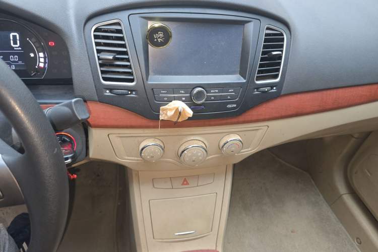 Used Roewe 350 2013 350C 1.5L Manual Swift Edition Audio And AC Panel