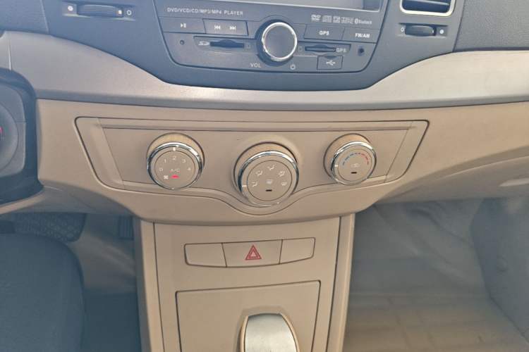 Used Roewe 350 2013 350S 1.5L Automatic Xunda Edition Audio And AC Panel