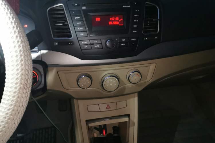 Used Roewe 350 2013 350S 1.5L Manual Xunchi Edition Audio And AC Panel
