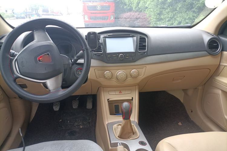 Used Roewe 350 2013 350S 1.5L Manual Xunchi Edition Center Console
