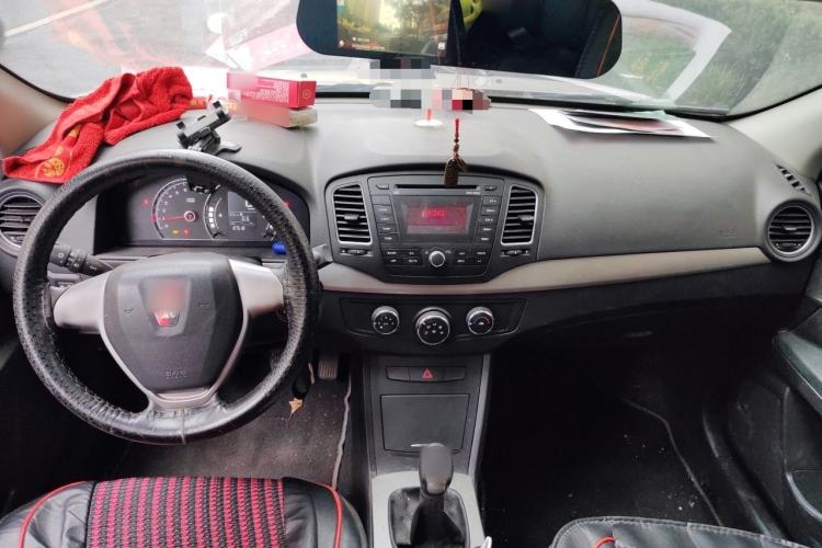 Used Roewe 350 2013 350S 1.5L Manual Xunchi Edition Center Console