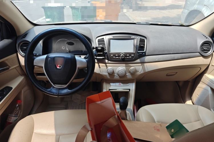 Used Roewe 350 2013 350S 1.5L Manual Xunchi Edition Center Console