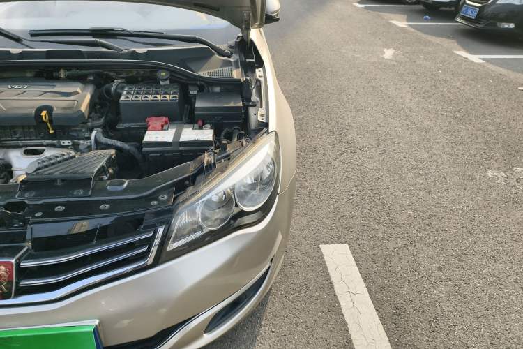 Used Roewe 350 2013 350S 1.5L Automatic Xunda Edition Engine Bay Left