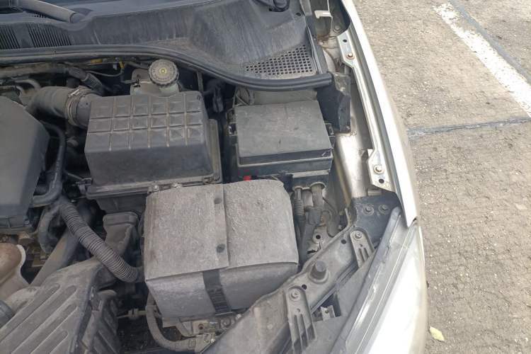 Used Roewe 350 2013 350S 1.5L Manual Xunchi Edition Engine Bay Left