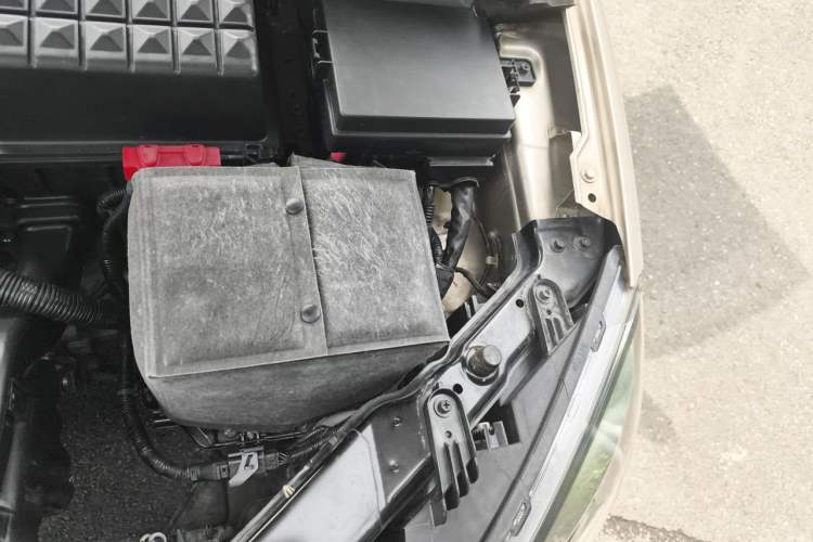 Used Roewe 350 2013 350S 1.5L Manual Xunchi Edition Engine Bay Left