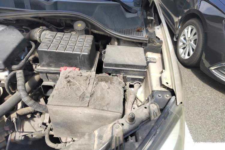 Used Roewe 350 2013 350S 1.5L Manual Xunchi Edition Engine Bay Left
