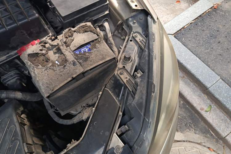 Used Roewe 350 2013 350C 1.5L Automatic Xunyue Edition Engine Bay Left