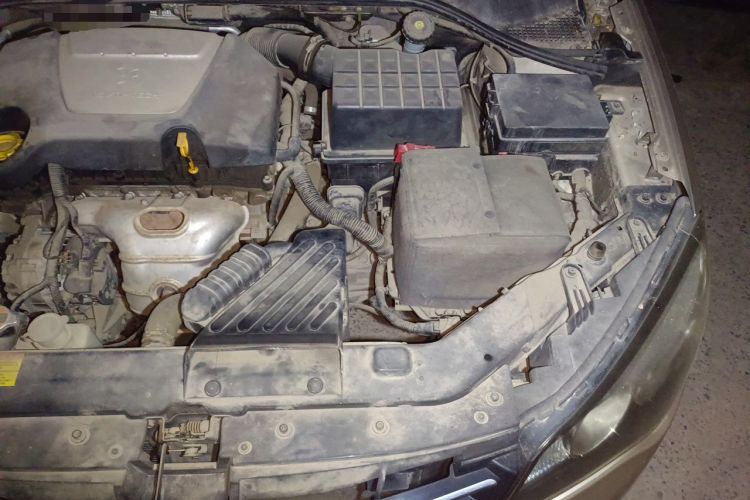 Used Roewe 350 2013 350C 1.5L Manual Swift Edition Engine Bay Left