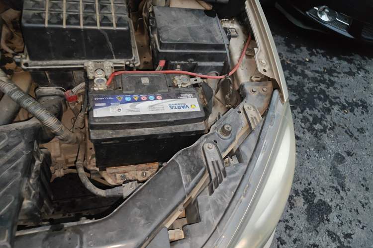 Used Roewe 350 2013 350S 1.5L Manual Xunchi Edition Engine Bay Left