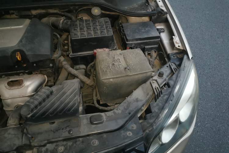 Used Roewe 350 2013 350S 1.5L Manual Xunchi Edition Engine Bay Left