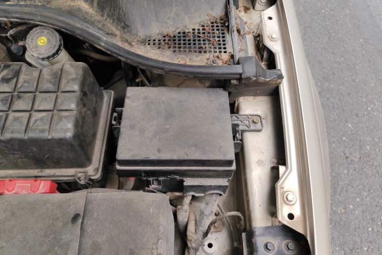 Used Roewe 350 2013 350S 1.5L Manual Xunchi Edition Engine Bay Left