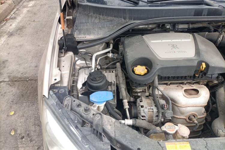 Used Roewe 350 2013 350S 1.5L Manual Xunchi Edition Engine Bay Right