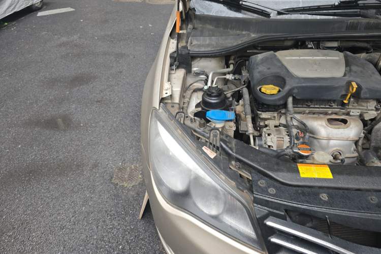 Used Roewe 350 2013 350C 1.5L Manual Swift Edition Engine Bay Right