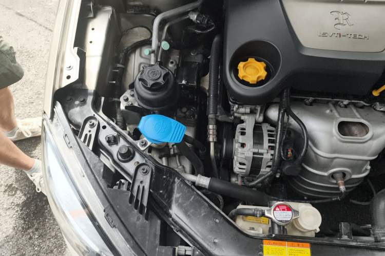 Used Roewe 350 2013 350S 1.5L Manual Xunchi Edition Engine Bay Right