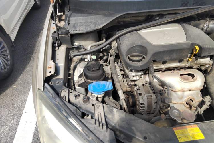 Used Roewe 350 2013 350S 1.5L Manual Xunchi Edition Engine Bay Right