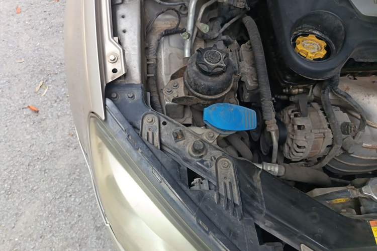 Used Roewe 350 2013 350C 1.5L Automatic Xunyue Edition Engine Bay Right