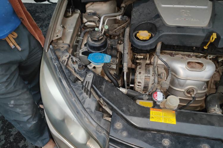 Used Roewe 350 2013 350S 1.5L Manual Xunchi Edition Engine Bay Right