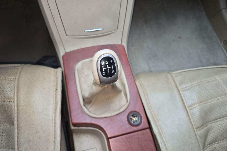 Used Roewe 350 2013 350C 1.5L Manual Swift Edition Gear Lever