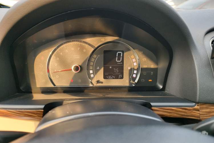 Used Roewe 350 2013 350S 1.5L Automatic Xunda Edition Instrument Cluster