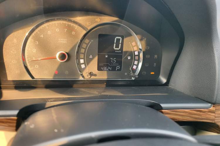 Used Roewe 350 2013 350S 1.5L Automatic Xunda Edition Odometer Close Up