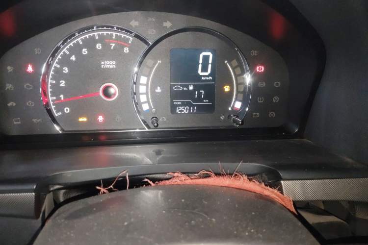 Used Roewe 350 2013 350C 1.5L Manual Swift Edition Odometer Close Up