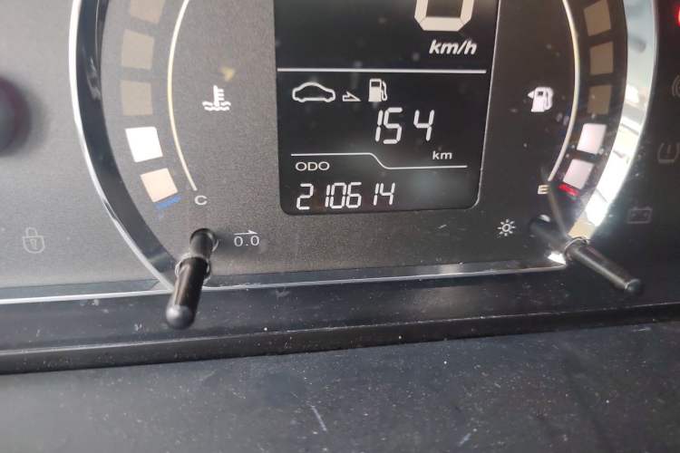 Used Roewe 350 2013 350S 1.5L Manual Xunchi Edition Odometer Close Up