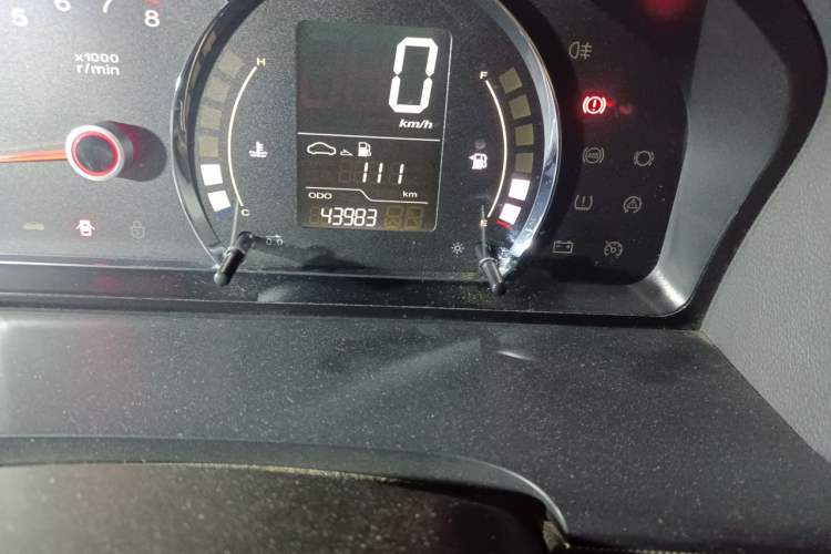 Used Roewe 350 2013 350C 1.5L Manual Swift Edition Odometer Close Up