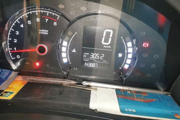 Used Roewe 350 2013 350S 1.5L Manual Xunchi Edition Odometer Close Up