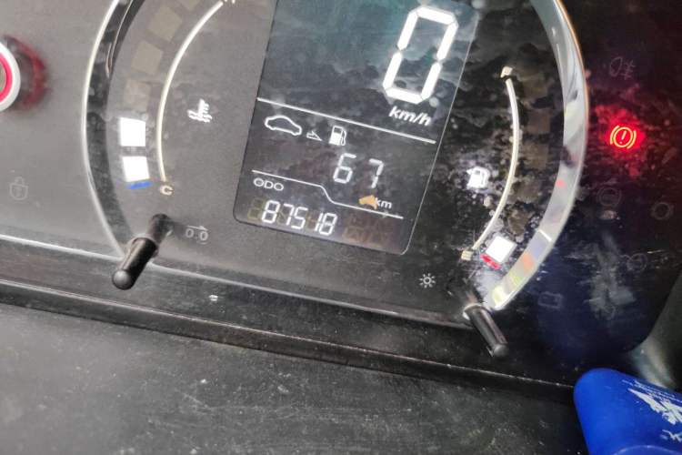 Used Roewe 350 2013 350S 1.5L Manual Xunchi Edition Odometer Close Up