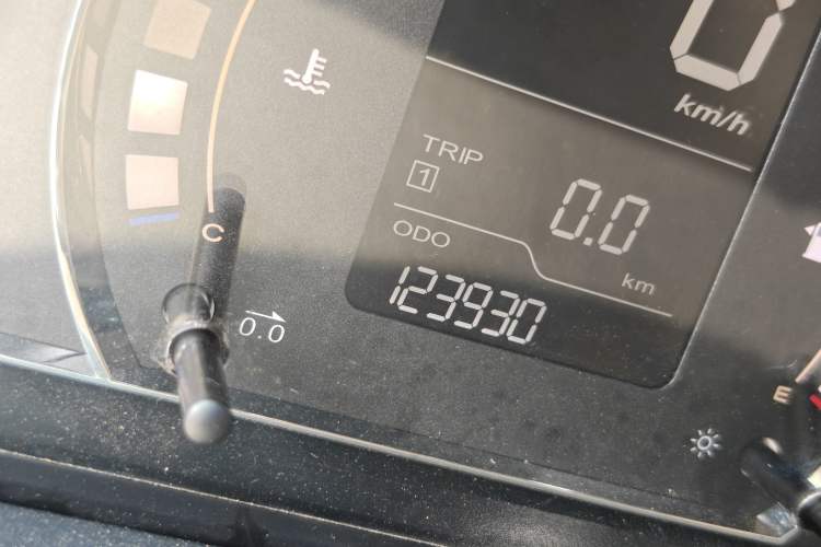 Used Roewe 350 2013 350S 1.5L Manual Xunchi Edition Odometer Close Up