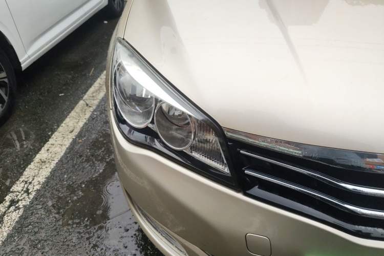 Used Roewe 350 2013 350S 1.5L Automatic Xunda Edition Right Front Headlight