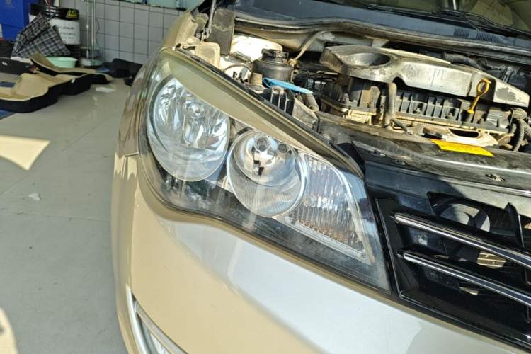 Used Roewe 350 2013 350S 1.5L Automatic Xunda Edition Right Front Headlight
