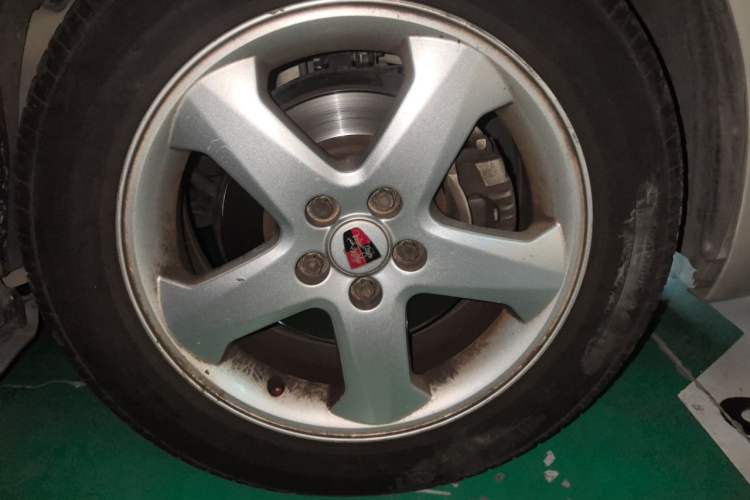 Used Roewe 350 2013 350C 1.5L Automatic Xunyue Edition Right Front Wheel Hub