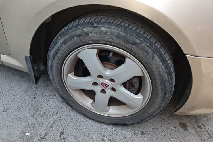 Used Roewe 350 2013 350C 1.5L Automatic Xunyue Edition Right Front Wheel Hub