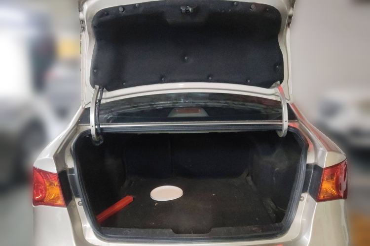 Used Roewe 350 2013 350C 1.5L Manual Swift Edition Trunk