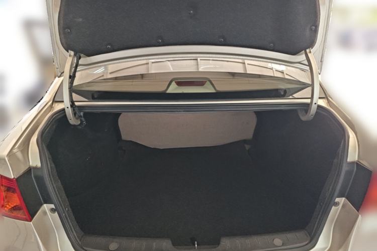 Used Roewe 350 2013 350S 1.5L Automatic Xunda Edition Trunk