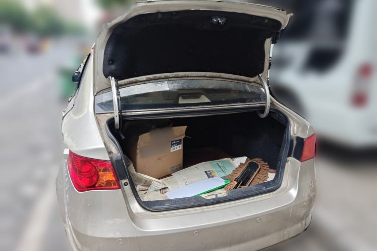 Used Roewe 350 2013 350S 1.5L Manual Xunchi Edition Trunk