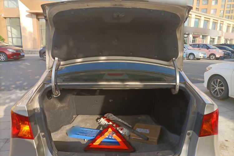 Used Roewe 350 2013 350S 1.5L Manual Xunchi Edition Trunk