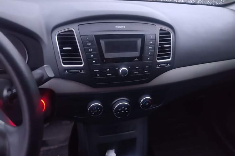 Used Roewe 350 2013 350S 1.5L Automatic Xunda Edition Audio And AC Panel