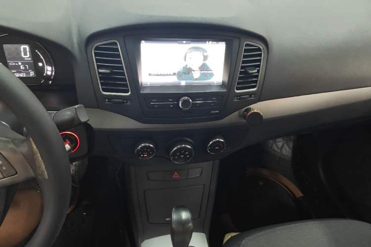 Used Roewe 350 2013 350C 1.5L Automatic Xunyue Edition Audio And AC Panel