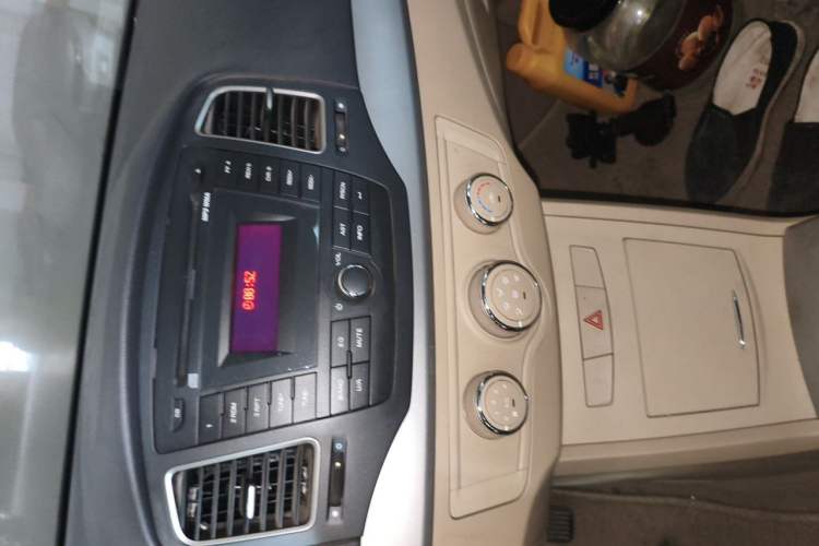 Used Roewe 350 2013 350S 1.5L Manual Xunchi Edition Audio And AC Panel
