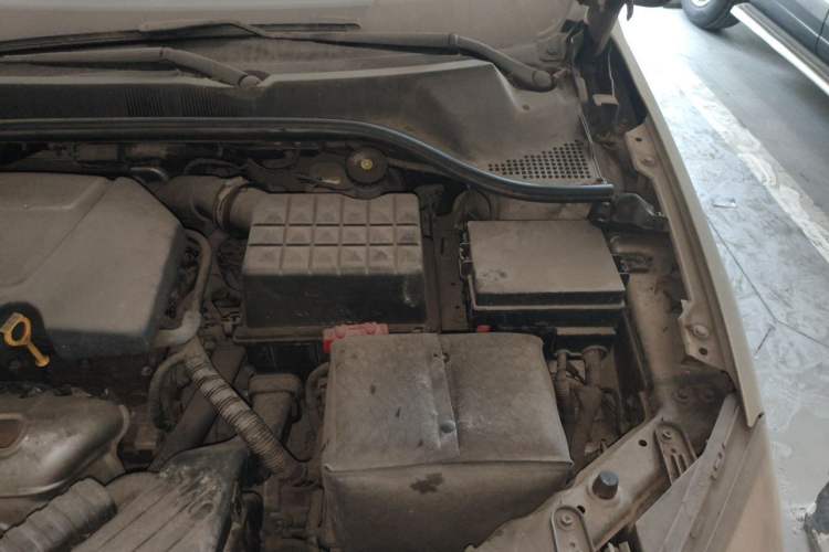 Used Roewe 350 2013 350S 1.5L Manual Xunchi Edition Engine Bay Left