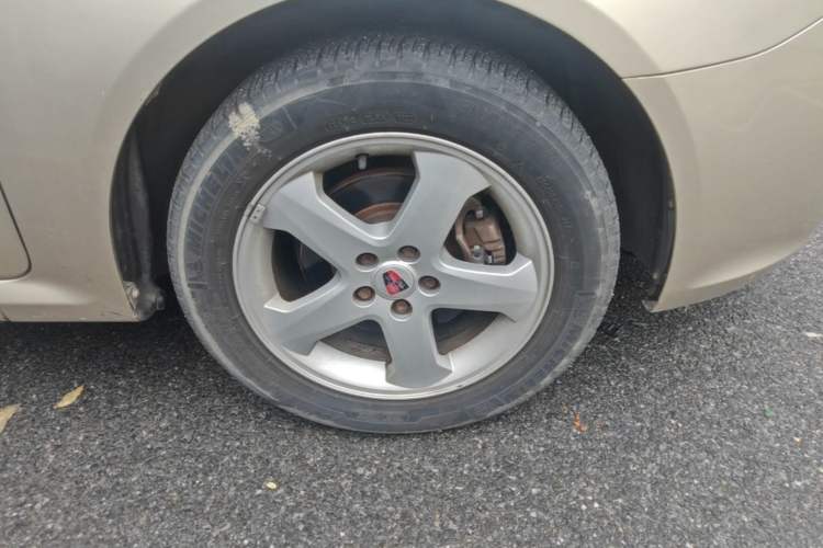 Used Roewe 350 2013 350C 1.5L Automatic Xunyue Edition Right Front Wheel Hub